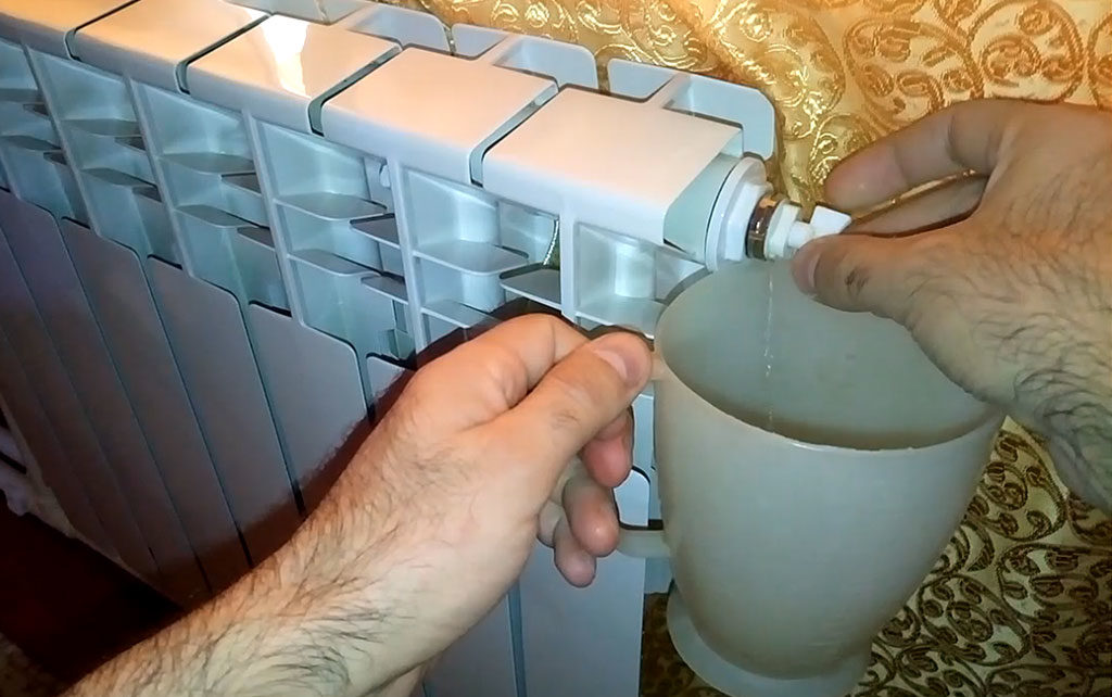 Radiatorun havasının çıxarılması